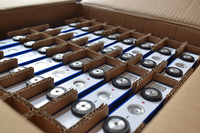 Batterie au lithium-fer-phosphate Yiwei 230ah3.2V-LF230 (produit A) coque en aluminium grande batterie au lithium à énergie solaire unique