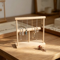 Présentoir à bijoux en bois à double niveau avec crochets pour colliers et barre horizontale pour bracelets, organisateur pour magasin de détail
