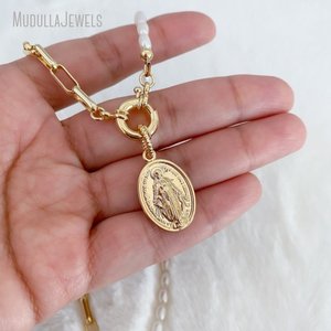 NM53865 Plaqué Or Demi Trombone Chaîne Perle D'eau Douce Vierge Marie Pendentif Collier Sailor Boucle Collier Bijoux Religieux - Product Image 1