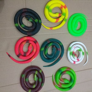 Serpent en caoutchouc TPR 75 cm, jouet de simulation très populaire, pour farces et effarouchements, décoration créative de fête, lézard, pour garçons et filles de 14 ans et plus, présentation en stand - Product Image 2