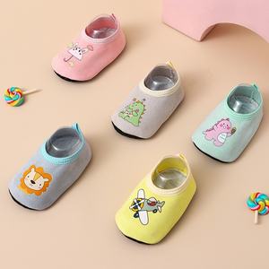 [Saldi di Liquidazione] Nuove Scarpine Calzino per Neonati, Vari Stili Stampati in PVC Traspirante Antiscivolo con Suola Morbida per Bambini - Product Image 1