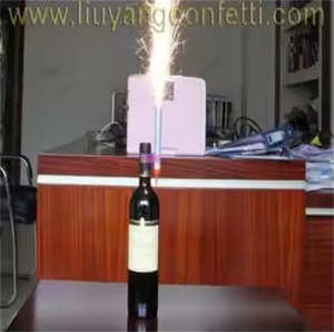 Bouteille de <span class=keywords><strong>champagne</strong></span> bougie d'anniversaire cierge magique feux d'artifice <span class=keywords><strong>fontaine</strong></span> de glace de sécurité support de clip en plastique - Product Image 1