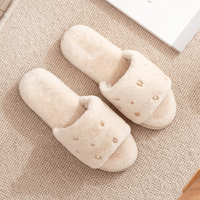 Claquettes en fourrure brodées personnalisées pour l'automne et l'hiver, pantoufles d'intérieur chaudes et antidérapantes en peluche pour femmes