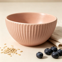 Bol à glace rose côtelé en céramique, résistant à la chaleur, compatible micro-ondes et lave-vaisselle, durable, moderne et minimaliste, pour la table.