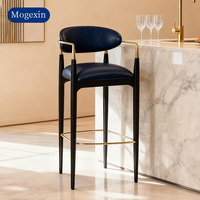 Tabourets de bar modernes en cuir avec structure métallique – Mobilier commercial durable pour restaurants, bars, cuisines, îlots, bars à domicile et usage extérieur