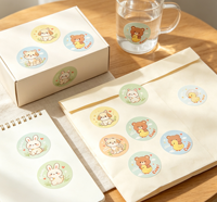 Autocollants ronds découpés sur mesure, imperméables, à motifs d'animaux de dessin animé, pour enfants, idéaux pour la décoration de salles de classe, de fêtes et de cadeaux, vente en gros directe usine.