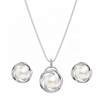 Produit Tendance 2027 : Parure de bijoux en perles d'eau douce et boucles d'oreilles plaquées rhodium, ensemble de bijoux de mariée personnalisé en perles et zircon cubique pour femme