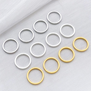 Colgante de anillo cerrado de aleación de zinc chapado en oro, accesorios de joyería DIY de tamaño mediano para proyectos creativos - Product Image 1
