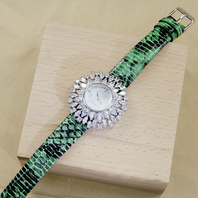 Luxury Quartz Women's Watches Genuine Leather Chain with Luxury Gift Case