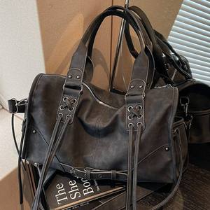 Sac à main fourre-tout de grande capacité personnalisé Sac à bandoulière en cuir véritable pour femmes Sacs à bandoulière vintage pour les voyages en plein air - Product Image 1