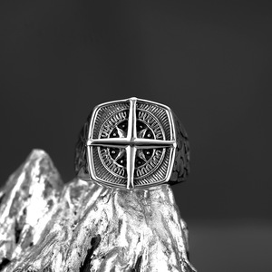 Anel Vintage de Aço Inoxidável Olivia com Compasso Estrela do Norte Cruz Hip Hop à Prova d'Água Anel Gravado para Homens e Mulheres - Product Image 5