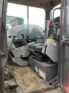 Excavadora mini sobre orugas Kubota KX165 usada, original de Japón, 5.5 toneladas, excavadora hidráulica pequeña con pocas horas de trabajo, ideal para paisajismo agrícola. - Product Image 4