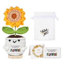 Handgemaakte gehaakte zonnebloem, gehaakte aardbei, liefdeshart, plant in pot, Valentijnsdag cadeau voor thuisdecoratie