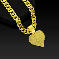 Collier tendance Hip Hop avec pendentif cœur personnalisé serti de pierres et chaîne maille cubaine plaqué or 18 carats