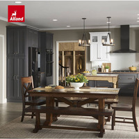 Armoire de cuisine Alland New Haven en érable Earl Grey et érable Sea Salt Boardwalk avec placard latéral haut, modèle Appaloosa