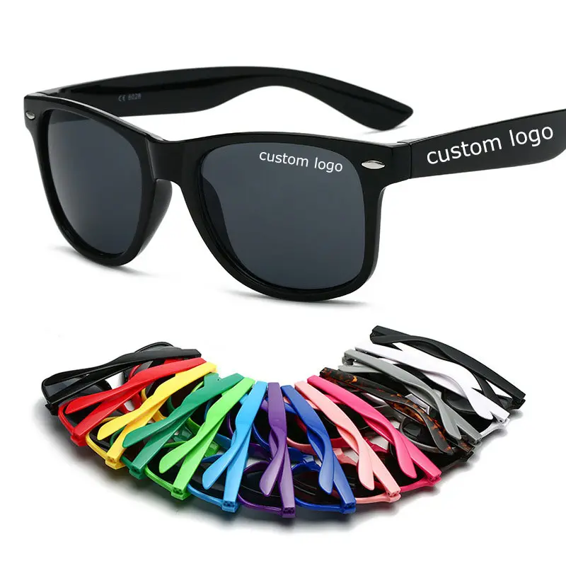 Supporto logo personalizzato a buon mercato promozionale di plastica colorata occhiali da sole in metallo cerniera uomini donne classico UV400 tonalità nere OEM ODM