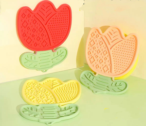 Nuovo Dispenser di Cibo a Forma di Fiore Primaverile, Tappetino Lick Mat per Animali Domestici per Yogurt, Cura e Calma - Product Image 5