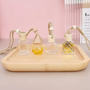 사용자 정의 라운드 스퀘어 매달려 디퓨저 자동차 향수 병 나무 모자와 관형 자동차 병 - Product Image 2