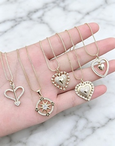Collier en gros avec pendentif cœur en zircon blanc plaqué or, design bijoux - Product Image 4