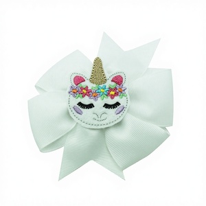 Fiocco per Capelli in Grosgrain Bianco da 5,5 Pollici, Fatto a Mano con Ricamo Arcobaleno, Accessorio per Capelli per Bambine - Product Image 5