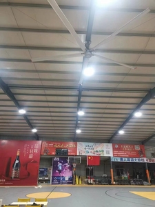 Ventilateur de plafond industriel de grande taille (5 m / 16 pi) à pales en aluminium, à vitesse variable, faible bruit, économe en énergie, pour les gymnases - Product Image 3