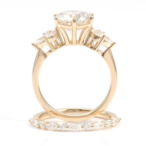 Conjunto de anillos de boda personalizados de oro de 18 quilates con diamantes de 2 quilates, conjunto de anillos elegantes para niñas, conjunto de anillos de boda de aniversario para parejas - Product Image 2