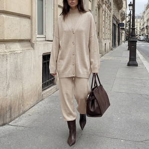 Ensemble de vêtements en tricot pour femmes, haut court, pantalon, cardigan beige, tenue décontractée 2026 - Product Image 3