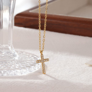 <span class=keywords><strong>Collana</strong></span> <span class=keywords><strong>con</strong></span> Ciondolo a <span class=keywords><strong>Croce</strong></span> Sottile in Acciaio Inossidabile Placcato <span class=keywords><strong>Oro</strong></span> 18K <span class=keywords><strong>con</strong></span> Zirconia, Gioielli alla Moda per Donna, Regalo - Product Image 2