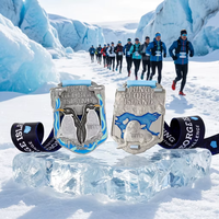 Médaille d'aventure personnalisée en alliage de zinc avec relief 3D et émail, thème pingouin de l'Antarctique, pour le marathon de l'île de la Reine George, récompense sportive