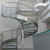 Escalier en colimaçon personnalisé Prima, escalier en acier et bois en colimaçon pour intérieur, rampes en acier pour escalier en colimaçon