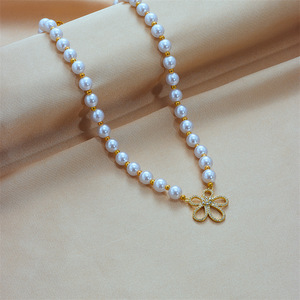 European American Style Pearl Rhinestone Flower Pendant Necklace White Party Jewelry Imitation Pearl Beaded Chain N1825 - Product Image 2
