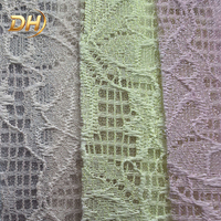 Tissu en maille de dentelle florale gaufrée personnalisée, respirant, ajouré et pailleté pour la tige de chaussures de sport et de mode