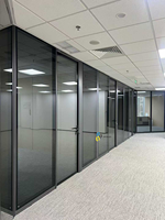 Cloisons de bureau modulaires insonorisées en verre, cloisons en verre design avec stores pour les espaces de bureau