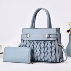 Bolso Cartera de Lujo para Mujer, Estilo Diseñador con Diseño Irregular en PVC para Ocasiones Formales y Elegantes con Cadena Metálica - Product Image 4