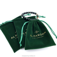 Sacs de faveur de mariage en velours vert foncé pour l'emballage de bijoux Petit sac de pochette de collier de perles avec cordon de serrage en velours avec logo doré