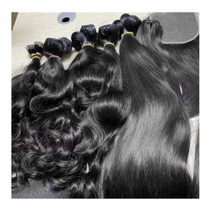 Bundle di capelli umani grezzi all'ingrosso non trasformati, tessuto di capelli allineato alla cuticola vergine cruda, Extension di capelli cambogiani ricci birmani - Product Image 4