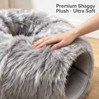 Maison pour chat d'hiver moderne et robuste Full Moon Sharp avec tapis central, grand tunnel de jeu et jouets en peluche douce