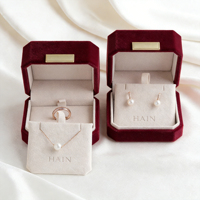 Boîtes à bijoux en velours haut de gamme personnalisées avec plaque en métal - Étui de rangement personnalisé avec logo gravé pour l'emballage de bijoux de luxe