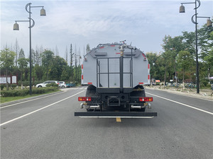 Camion de lavage de rue à haute pression 4x2 <span class=keywords><strong>18</strong></span> tonnes 10 000 <span class=keywords><strong>litres</strong></span> avec tige de pulvérisation - Product Image 6