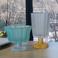 Tazas de postre de vidrio de tulipán esmerilado sin plomo, cuenco para servir sundae pequeño y bonito con pies, vasos de cóctel para fiesta de helado de fruta