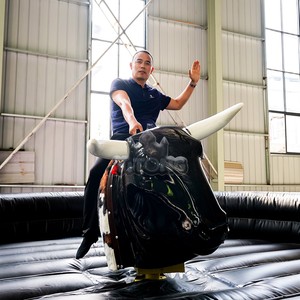 <span class=keywords><strong>Inflatable</strong></span> Rodeo cơ khí cưỡi bò đi xe máy người lớn trò chơi thể thao giải trí ngoài trời lớn - Product Image 5