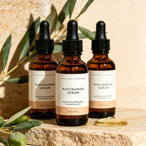 Élixir Botanique Éclatant à l'Acide Hyaluronique et au Complexe de Vitamine B3 (Niacinamide) Marque Blanche - Product Image 1