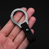 TGZUO Accessoires de voiture délicats, pendentif porte-clés rotatif en titane avec mini connecteur de clé, style tendance pour les sports de plein air