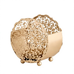 Lanterne marocaine en métal, porte-bougie vintage, décoration artisanale, porte-bougie ethnique, porte-bougie du Moyen-Orient - Product Image 1