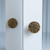 Poignées et boutons de meubles en laiton martelé, poignées de meubles en bronze, ensemble de barres de tirage architecturales symétriques pour entrée