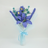 Vente en gros de bouffées de roses tulipes Galsang marguerite et lys ornements au crochet finis fleur au crochet tricotée à la main