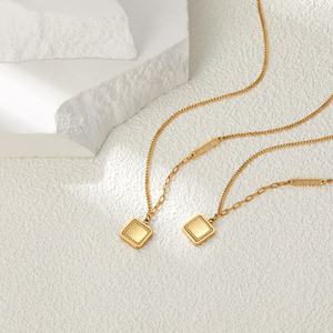 Colliers tendance de style coréen plaqués or 18 carats, bijoux fins carrés, colliers à pendentif en acier inoxydable pour femmes/hommes - Product Image 2