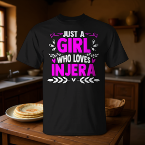 T-shirt unisexe à col rond et manches courtes avec impression numérique Just A Girl Who Loves Injera, taille adulte - Product Image 3