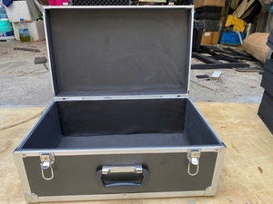 Boîte de présentation polyvalente en contreplaqué avec cadre en aluminium et insert en mousse personnalisé pour une protection renforcée et la démonstration de matériel - Product Image 5