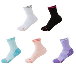 Calze sportive <span class=keywords><strong>da</strong></span> <span class=keywords><strong>donna</strong></span> all'ingrosso traspiranti con supporto per l'arco plantare per fitness e sport, personalizzazione OEM supportata - Product Image 1